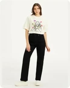 High-Rise Jeans, fotografiert mit T-Shirt: Product photo