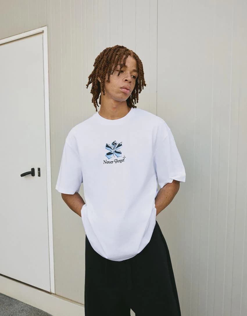 T-shirt showing accurate shoulder-to-hip proportions — before