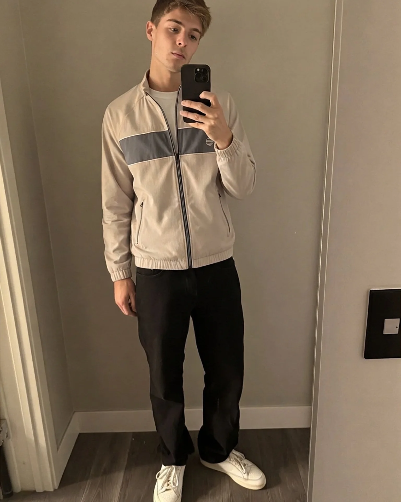 Streetwear windbreaker